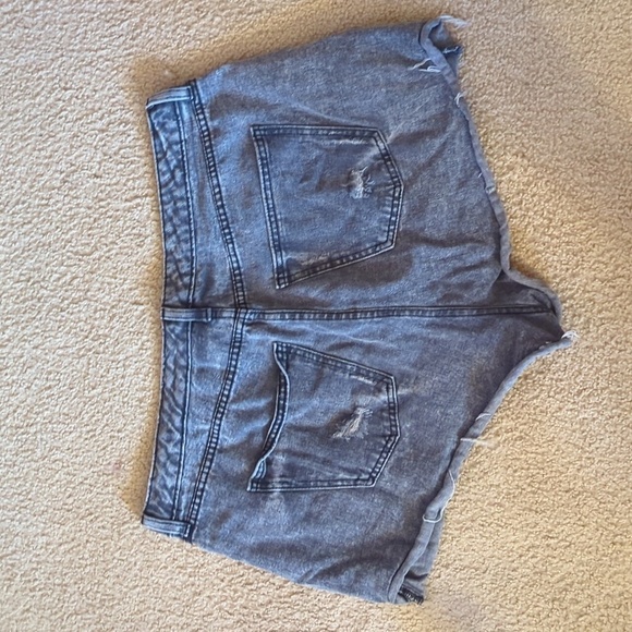 Wild Fable Gray Distressed Highest Rise Cut Off Shorts Size 16W - Picture 4 of 4